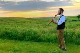 بشنوید : موسیقی بی کلام و زیبا از موسیقی با سبک آرام