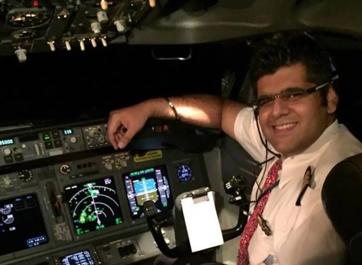 خلبان هواپیمای سانحه دیده اندونزی / عکس