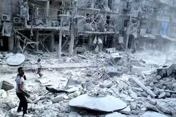 زندگی، زیر خرابه‌های حلب! / تصاویر