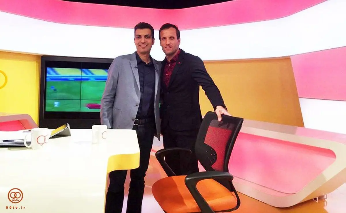 عکس یادگاری عادل فردوسی پور و محسن بنگر در پشت صحنه برنامه 90
