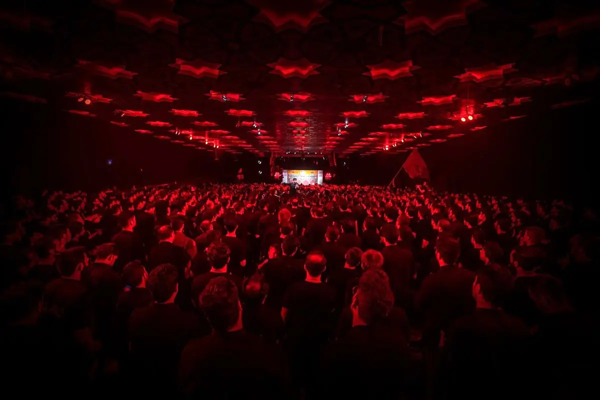 نوای محمود کریمی در مداحی روز ششم محرم 