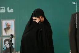 اشک های مرضیه دستجردی در مجمع ملی جبهه‌مردمی/تصاویر