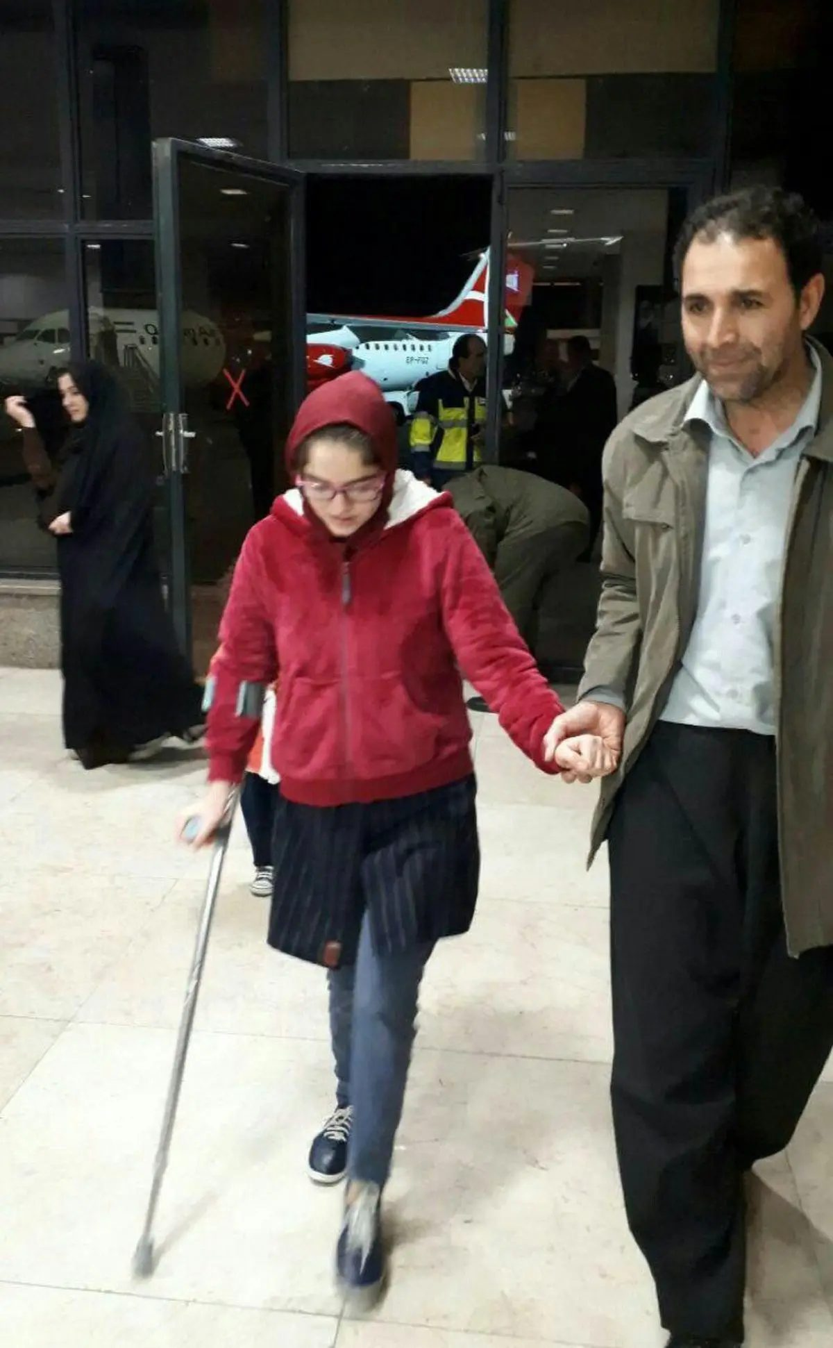 دختر فداکار بالاخره ایستاد/ عکس