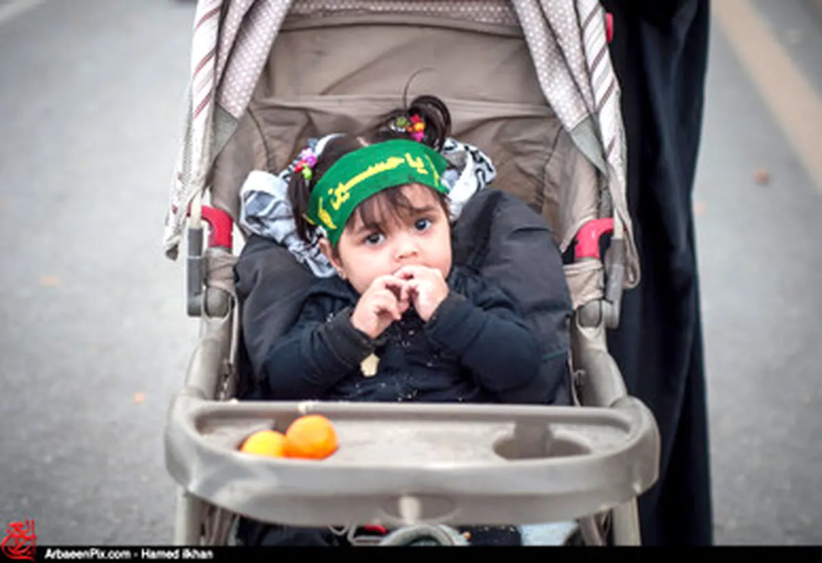 کودکان زائر و خادم الحسین(ع) در پیاده روی کربلاء/تصاویر