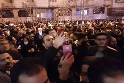 چرا دوستداران شجریان مقابل بیمارستان تجمع کردند؟