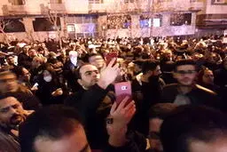 چرا دوستداران شجریان مقابل بیمارستان تجمع کردند؟