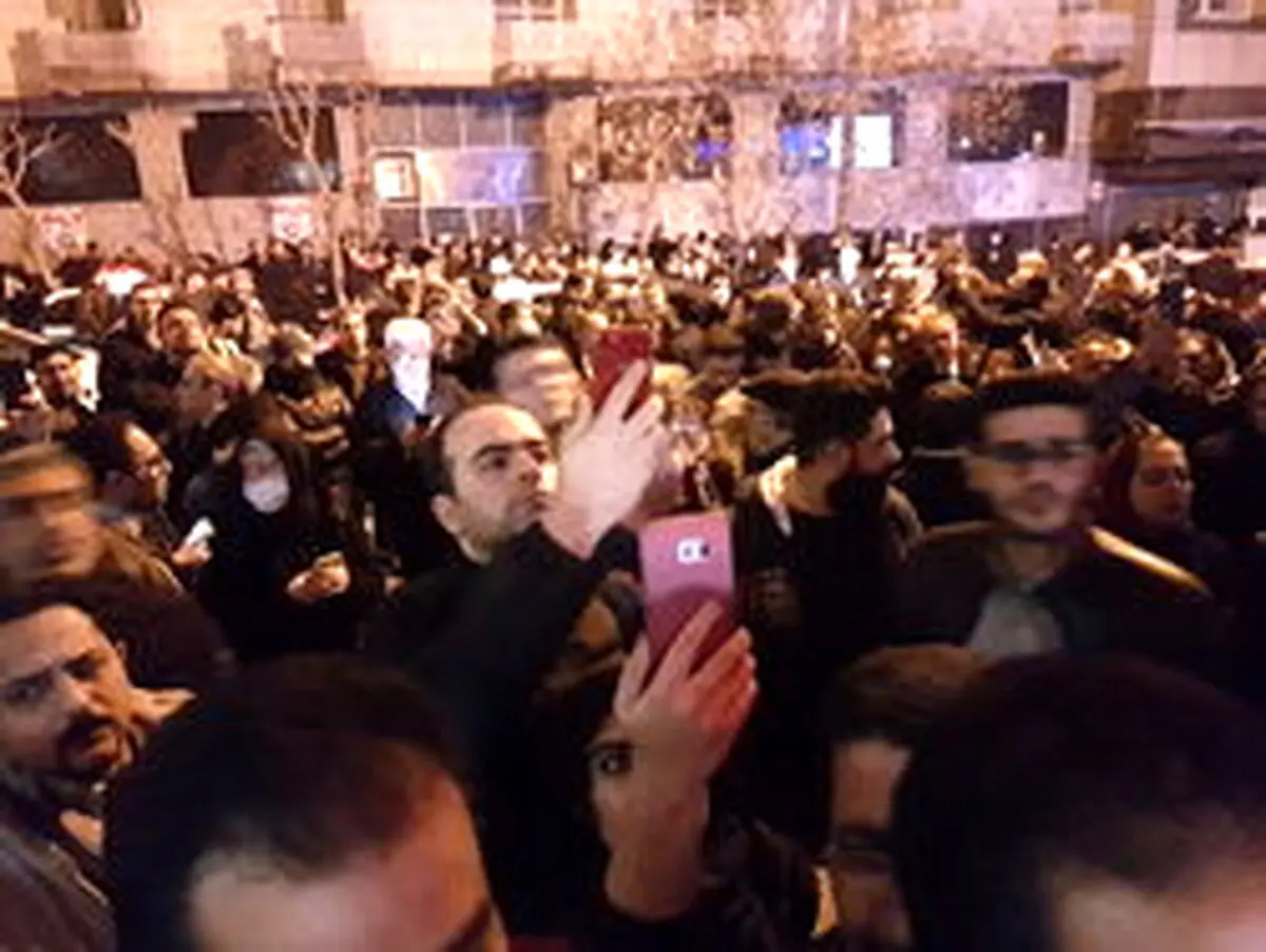 چرا دوستداران شجریان مقابل بیمارستان تجمع کردند؟