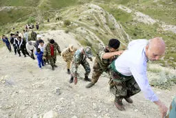 تصاویر/ صعود ۳۰ هزار نفری به ارتفاعات «بازی دراز» کرمانشاه