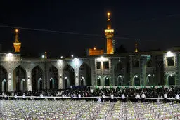 ضیافت افطاری در حرم مطهر امام رضا (ع)/ تصاویر