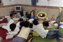 تماشای فوتبال به سبک خوابگاه دانشجویی