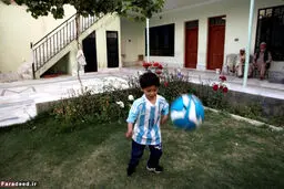 پیراهن مسی کودک افغان را"بیچاره"کرد/ تصاویر