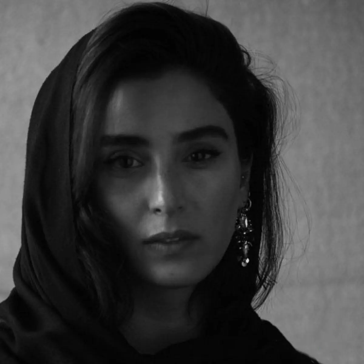 پرتره سیاه و سفید از آناهیتا افشار