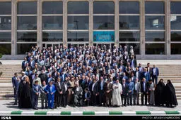 عکسی از نمایندگان که در تاریخ ثبت می شود