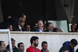 عکسی از همنشینی شهردار تهران و اینفانتینو، رئیس فیفا در ورزشگاه آزادی