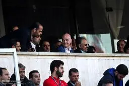 عکسی از همنشینی شهردار تهران و اینفانتینو، رئیس فیفا در ورزشگاه آزادی