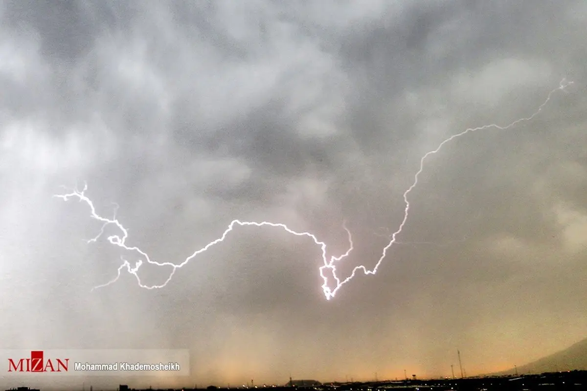 تصاویری دیدنی از صاعقه و باران‌های بهاری تهران