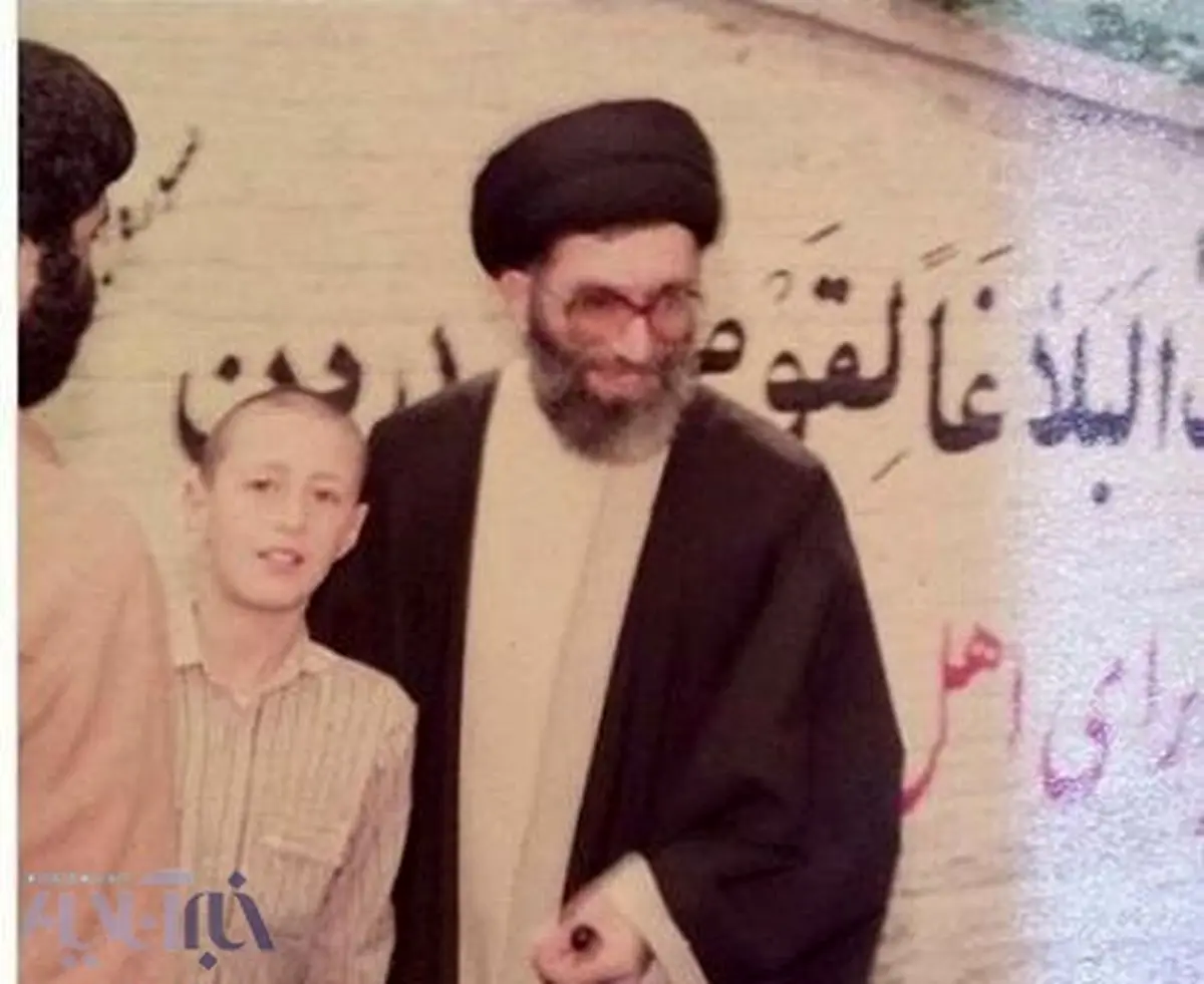 تصویر کمتر دیده شده از رهبر معظم انقلاب و نوجوانی سیدحسن خمینی