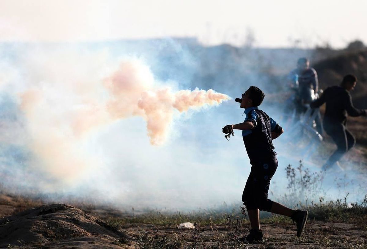 حرکت جالب یک جوان فلسطینی / عکس