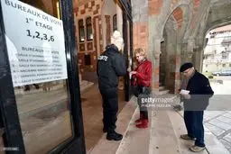 تدابیر امنیتی در فرانسه همزمان با آغاز انتخابات/عکس