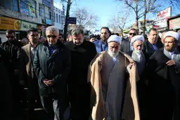 عکس ناطق نوری در تشییع پیکر آیت‌الله طبرسی