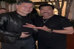 عکس/ علی دایی در کنار لاینل براکمن ریچی خواننده و بازیگر معروف آمریکایی