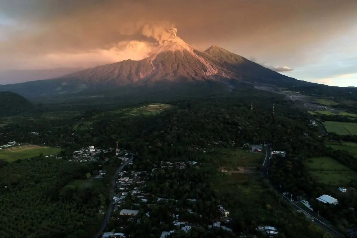 فوران آتشفشان «فوئه‌گو» در گواتمالا / عکس
