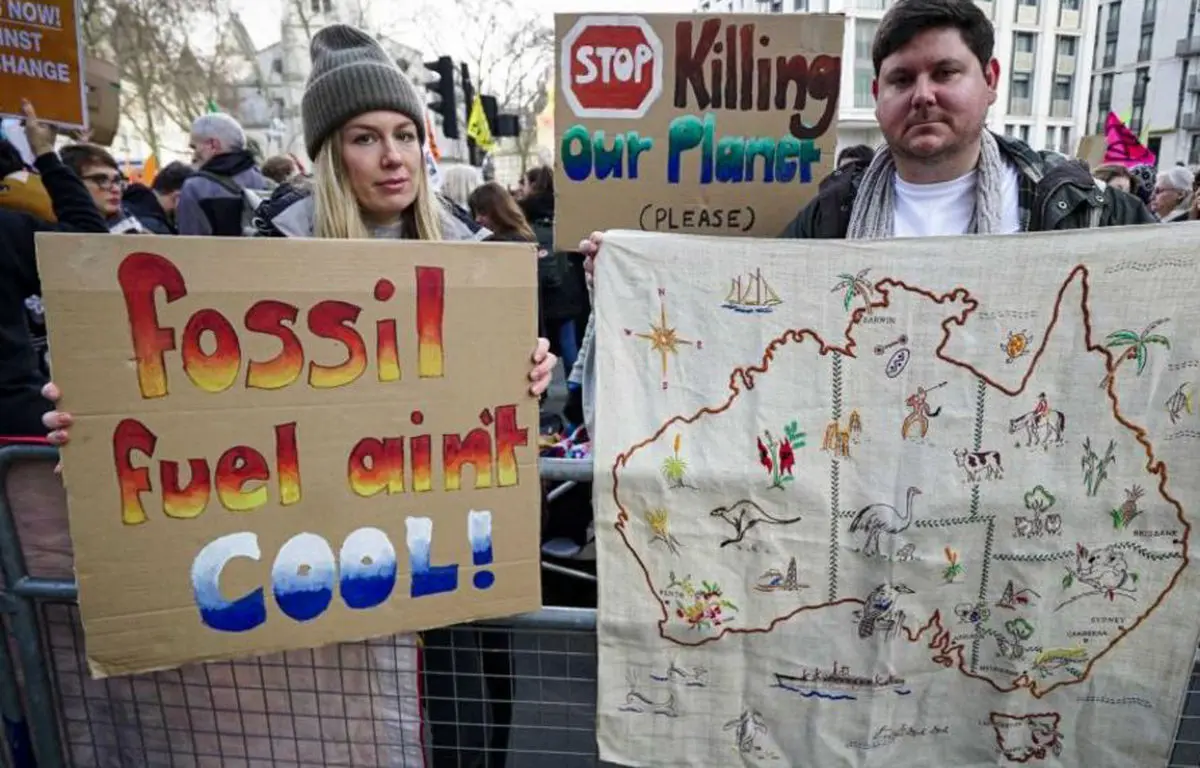 تصاویر /  بازیگر نقش جوکر در میان معترضان به آتش‌سوزی‌ جنگل های استرالیا