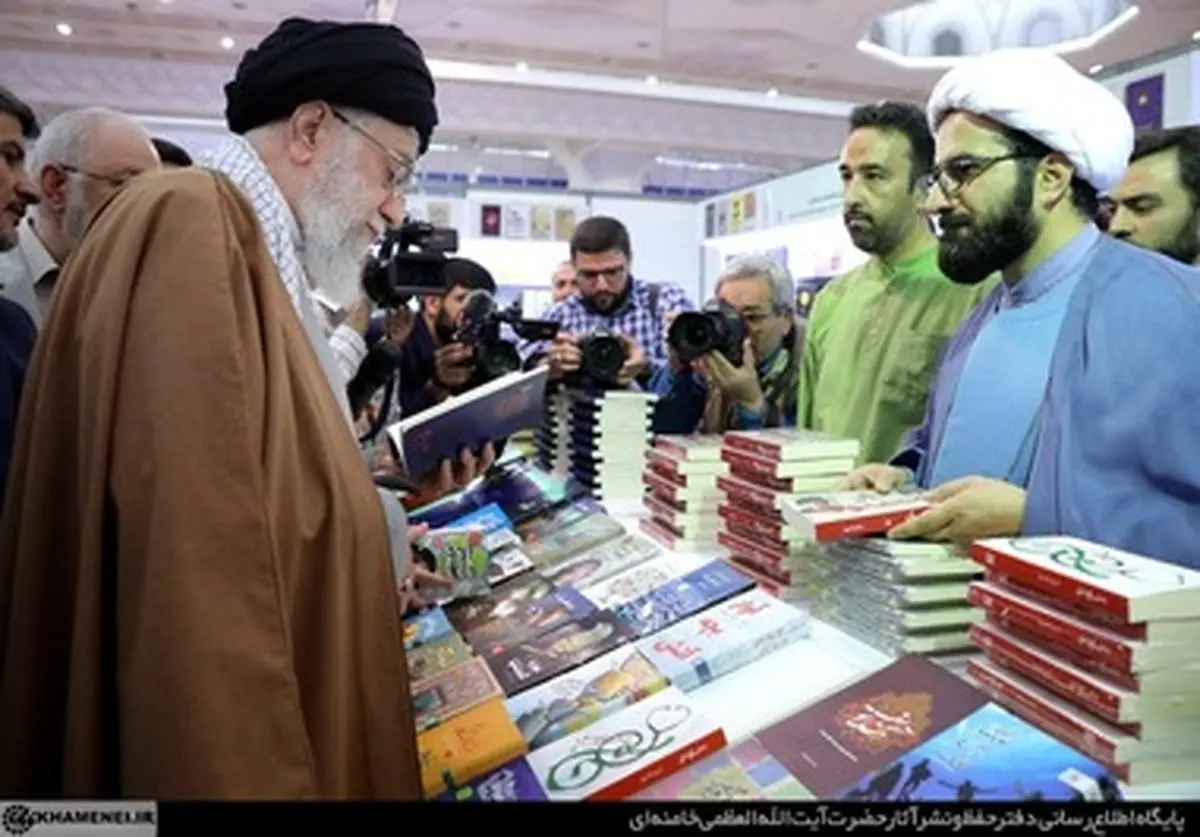 تصاویر: بازدید رهبر انقلاب از نمایشگاه بین المللی کتاب تهران
