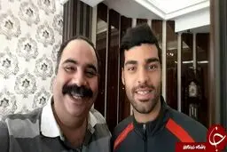 مهدی طارمی در کنار شاعر برره، علی کاظمی