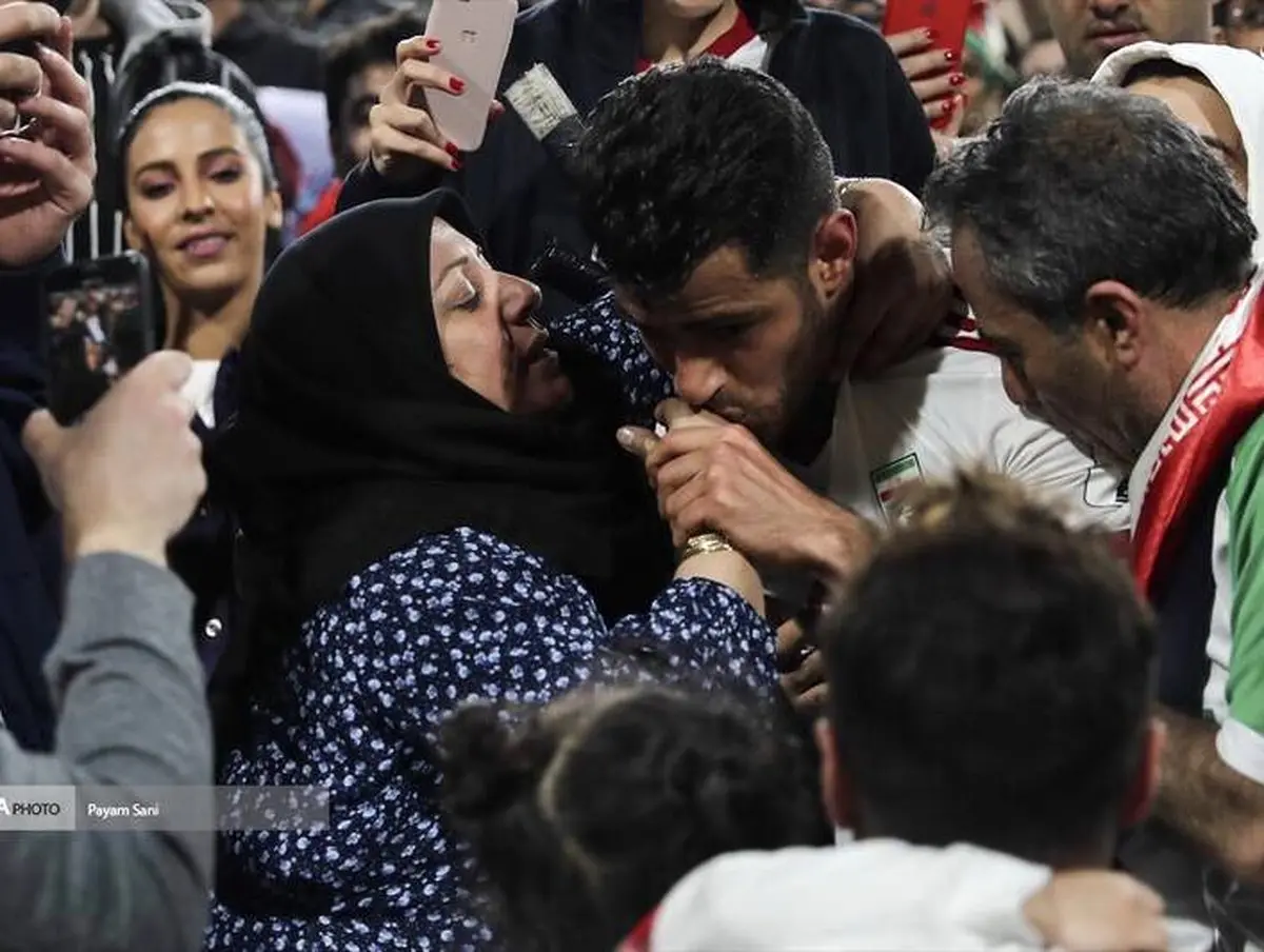 ستاره تیم ملی کشورمان به دست بوسی رفت/ تصاویر