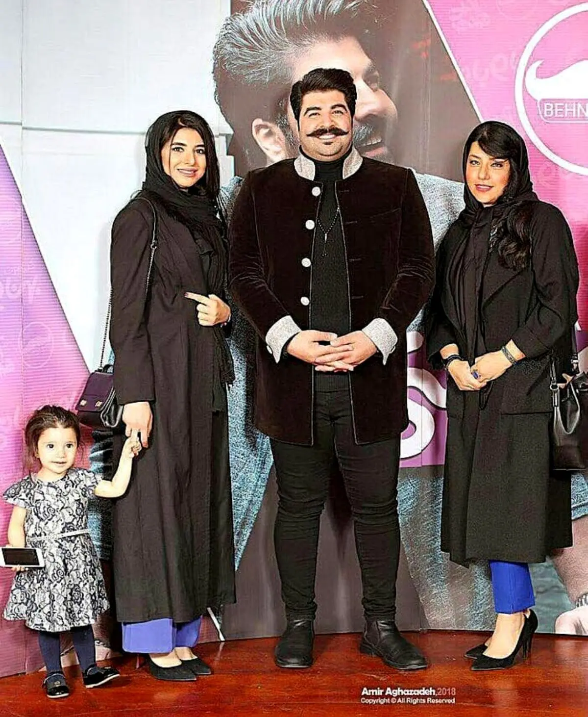 بهنام بانی به همراه خواهر و خواهرزادش در کنار همسرشهاب حسینی/عکس