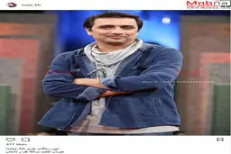 تیپ و ژست امین زندگانی در پشت صحنه یک برنامه تلویزیونی/ عکس