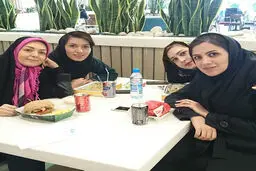 تفریح خانم مجری و دوستانش! +عکس