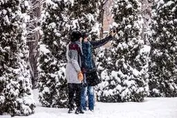 سفید پوش شدن همسایه غربی تهران/تصاویر