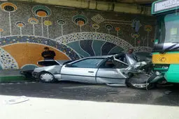 اتوبوس در اتوبان کرج پژو را مچاله کرد/ عکس