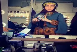 سلفی خانم بازیگر با لباس محلی