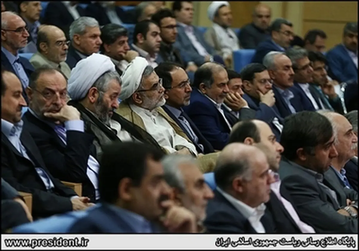 تصاویر ضیافت افطار روحانی با استانداران و معاونین وزرا