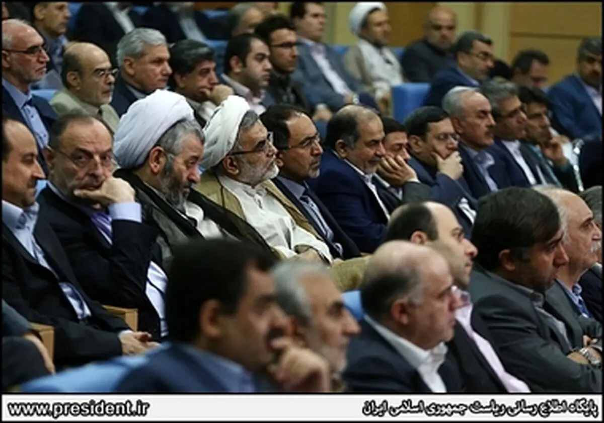 تصاویر ضیافت افطار روحانی با استانداران و معاونین وزرا