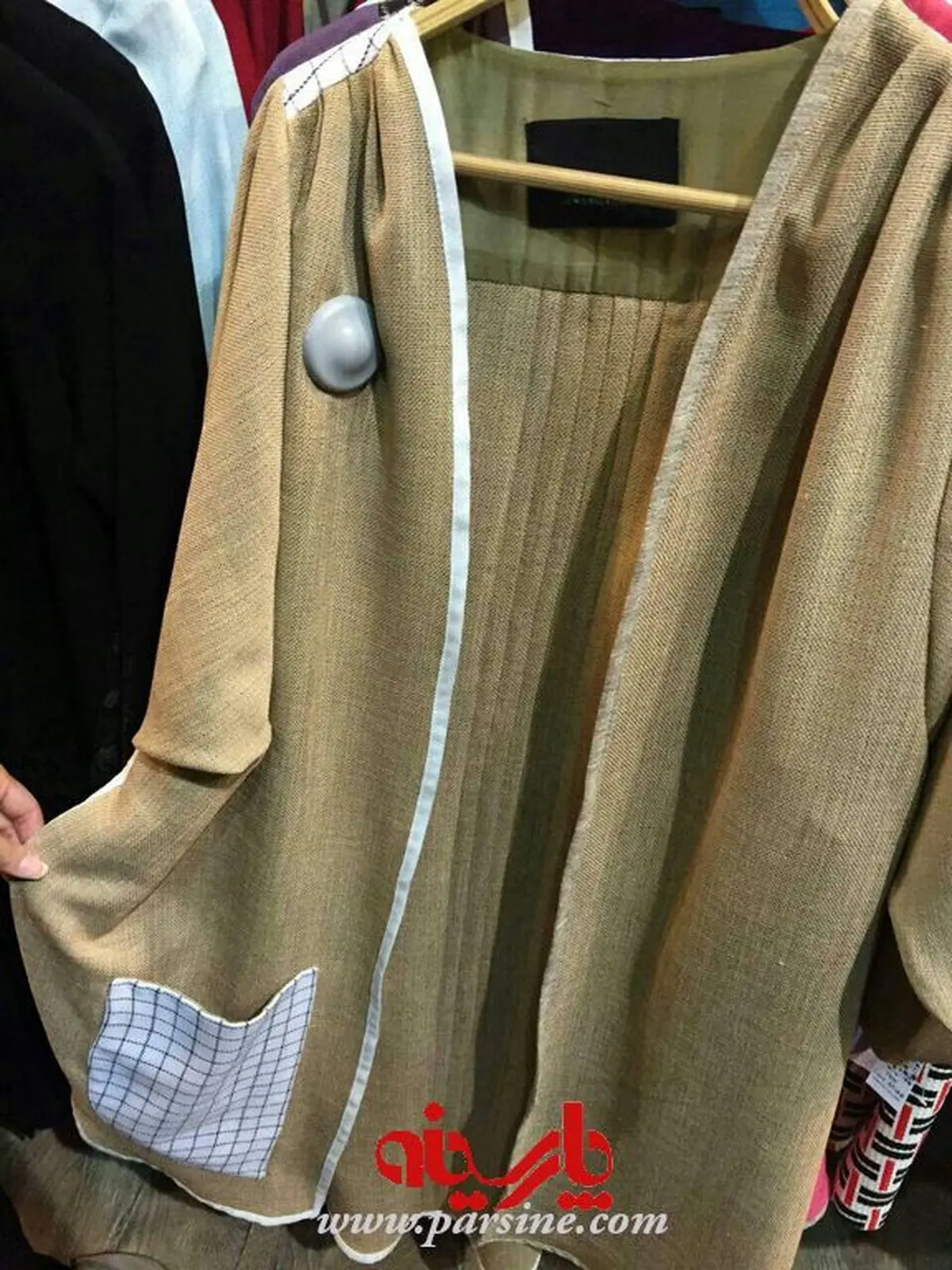 مد جدید مانتوها در تهران/ استفاده از چفیه روی مانتو!/ عکس