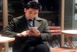 گوشی موبایل هنرپیشه معروف جنجال آفرید/عکس
