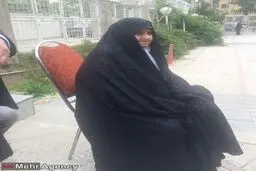 مادر شهیدی که برای استقبال از رئیسی به وزارت کشور رفت/عکس