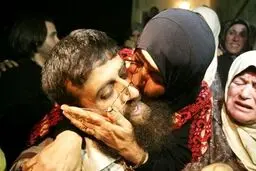 دیدار با فرزندی که 56 روز اعتصاب غذا کرد/تصاویر