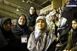 خانم نماینده مجلس در ورزشگاه آزادی+عکس