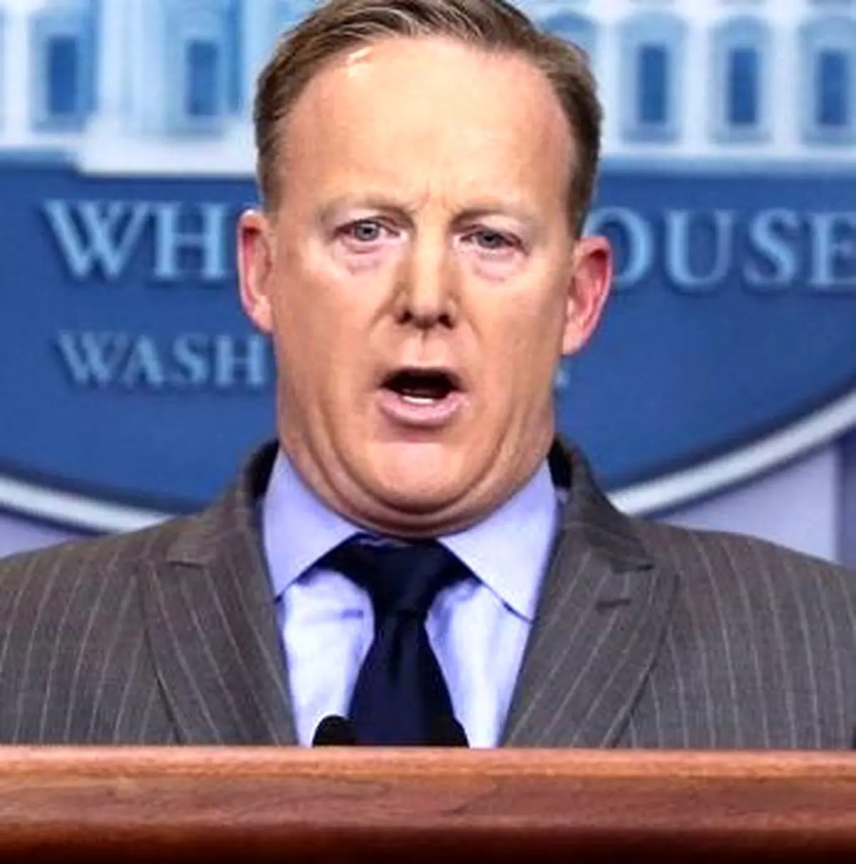 انتقاد کاخ سفید از رسانه‌ها: چرا عکس های کم جمعیت از تحلیف ترامپ منتشر کردید