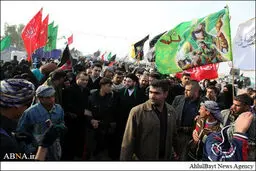 تصاویری از خدمات‌رسانی سیدعمار حکیم به زائران پیاده حضرت سیدالشهداء(ع)