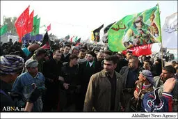 تصاویری از خدمات‌رسانی سیدعمار حکیم به زائران پیاده حضرت سیدالشهداء(ع)