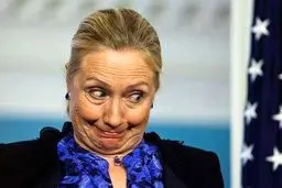 ژست عجیب و غریب هیلاری کلینتون/عکس