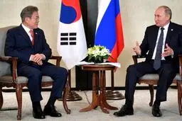 دیدار پوتین با آبه و مون / تصاویر