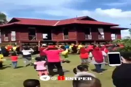 وقتی مردم یک خانه را از جا بلند می کنند! + ویدئو