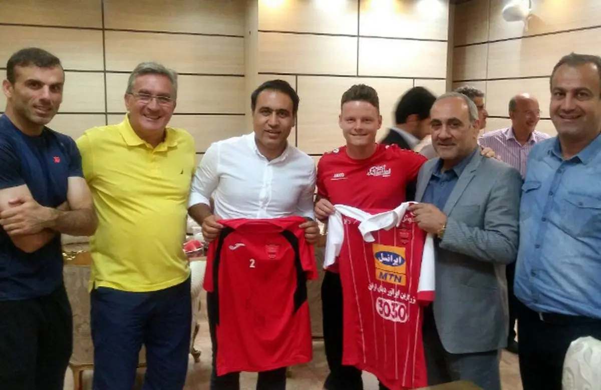 تمرین پرسپولیس تحت تاثیر حضور مهدوی‌کیا/ اهدای پیراهن به کاپیتان سابق + عکس